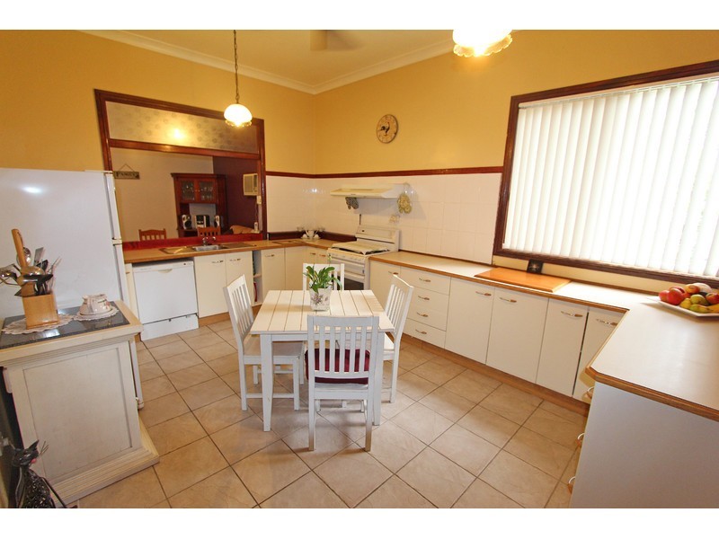 38 Anzac Avenue, Cessnock NSW 2325