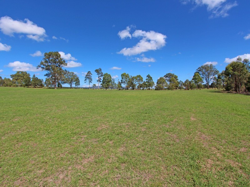 5 Barrington Place, Rothbury NSW 2320