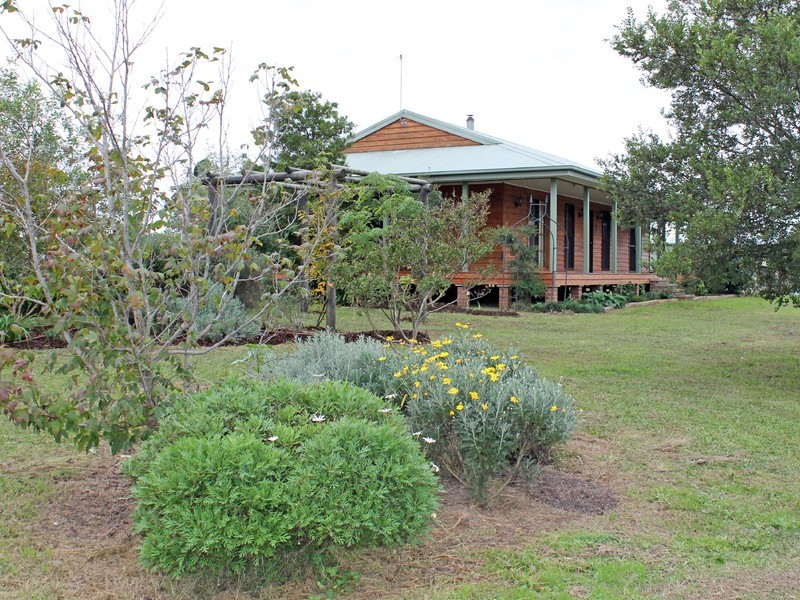 155 Barraba Lane, Quorrobolong NSW 2325