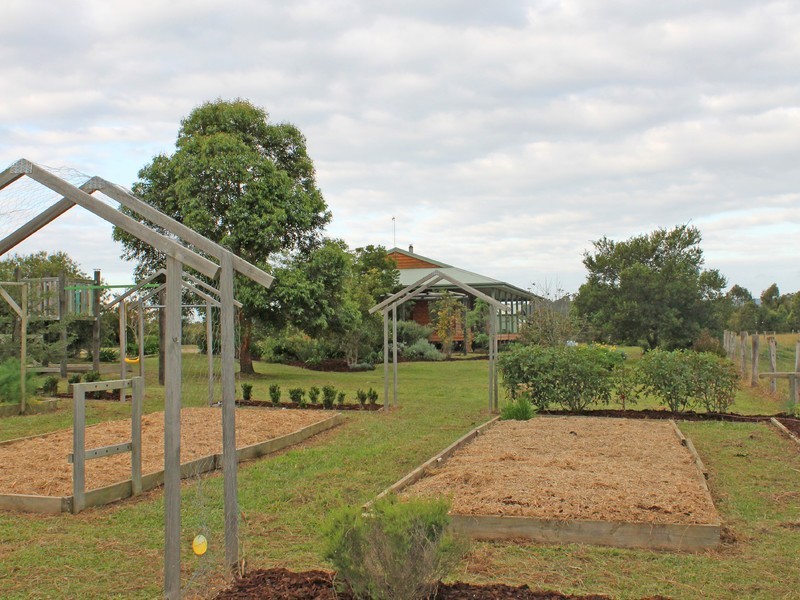 155 Barraba Lane, Quorrobolong NSW 2325