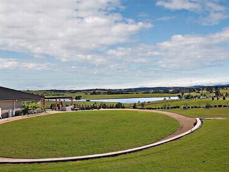 8 Loch Katrine Drive, Lochinvar NSW 2321