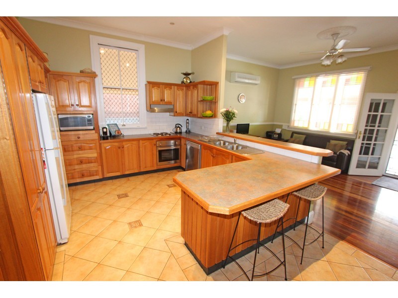 16 Bent Street, Cessnock NSW 2325