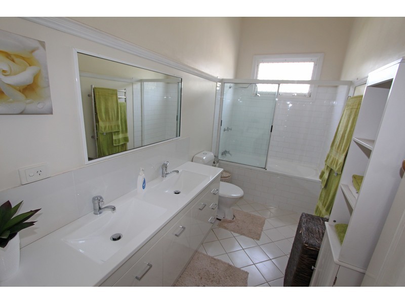 16 Bent Street, Cessnock NSW 2325