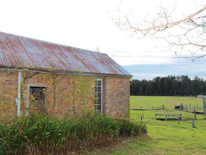 702 Wollombi Road, Bishops Bridge NSW 2326