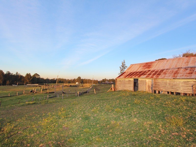 702 Wollombi Road, Bishops Bridge NSW 2326