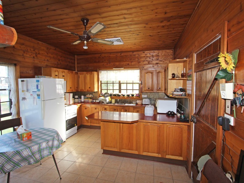 702 Wollombi Road, Bishops Bridge NSW 2326