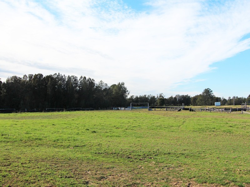 702 Wollombi Road, Bishops Bridge NSW 2326