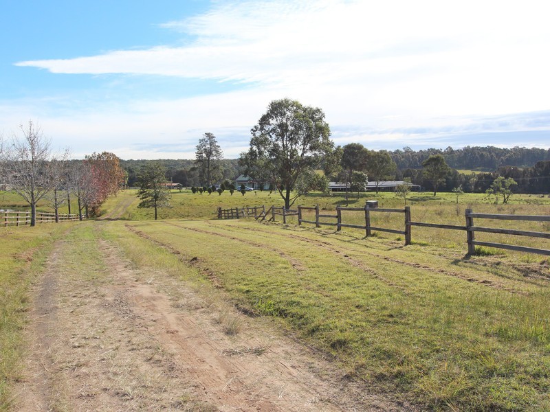 702 Wollombi Road, Bishops Bridge NSW 2326