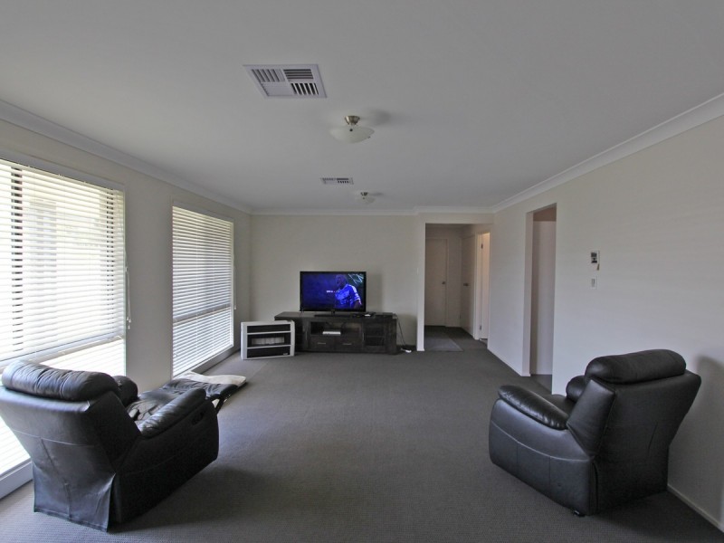 37 Zinfandel Circuit, Cessnock NSW 2325