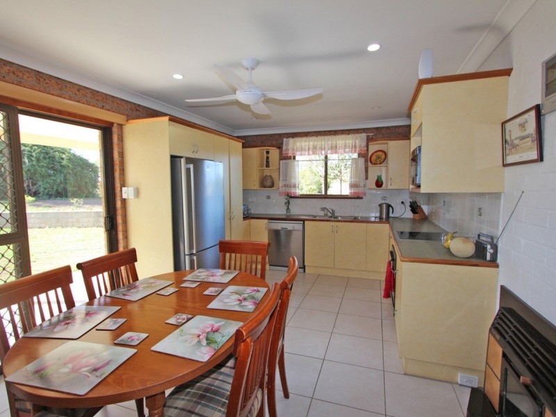 303 Range Road, Whittingham NSW 2330