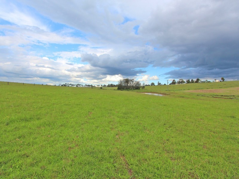 303 Range Road, Whittingham NSW 2330