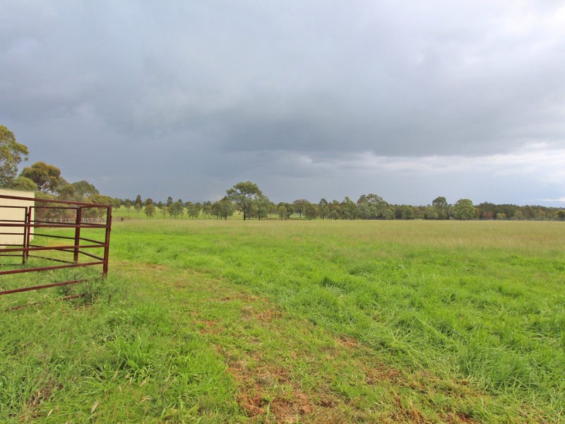 303 Range Road, Whittingham NSW 2330