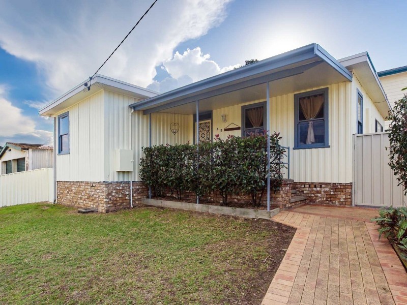 42 Hunter Street, Greta NSW 2334