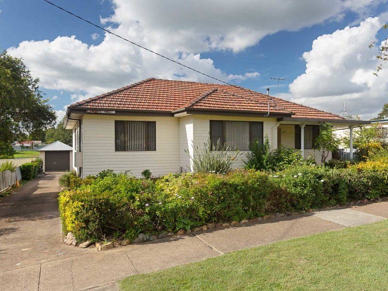 15 High Street, Greta NSW 2334