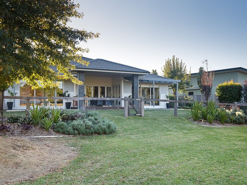 14 Peppertree Drive, Pokolbin NSW 2320