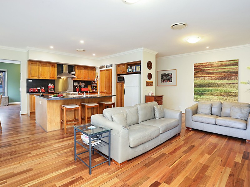 755 Sandy Creek Road, Quorrobolong NSW 2325