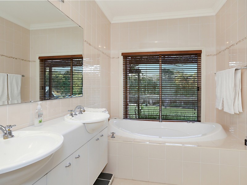 755 Sandy Creek Road, Quorrobolong NSW 2325