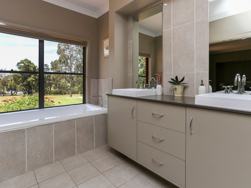 160 Londons Road, Lovedale NSW 2325
