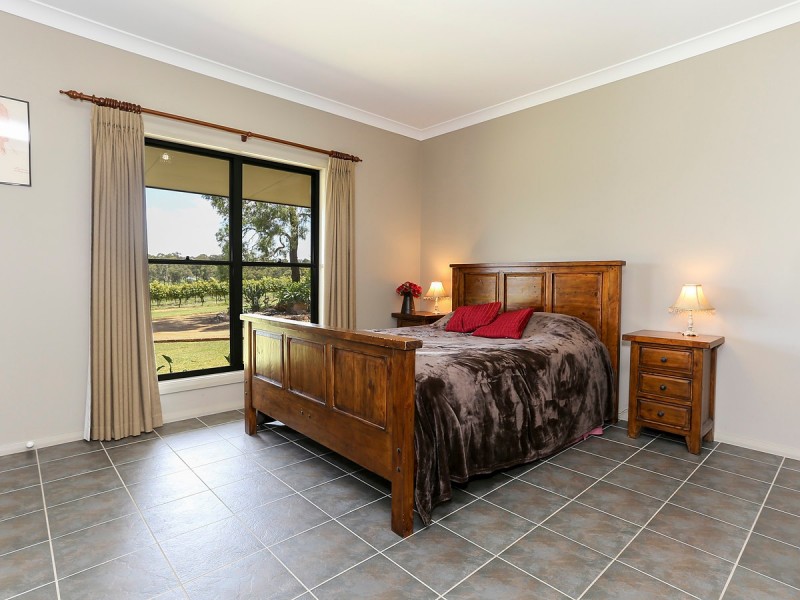 160 Londons Road, Lovedale NSW 2325
