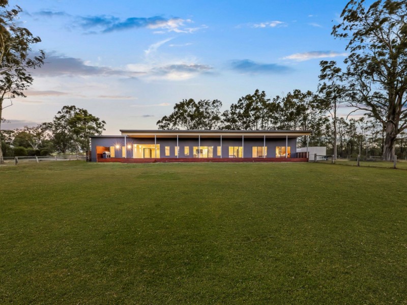 30 The Ballabourneen, Lovedale NSW 2325