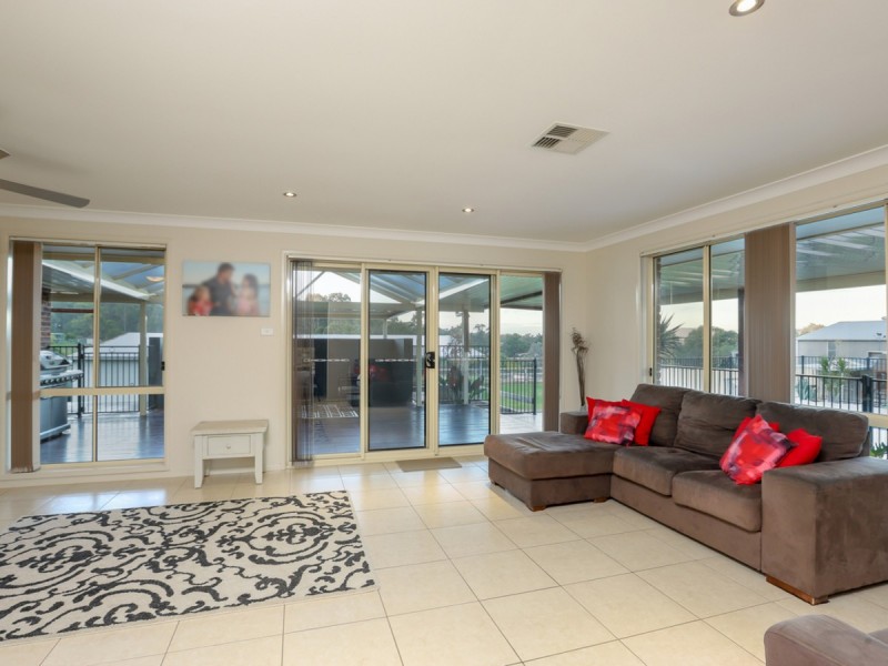 51 Caledonia Street, Kearsley NSW 2325