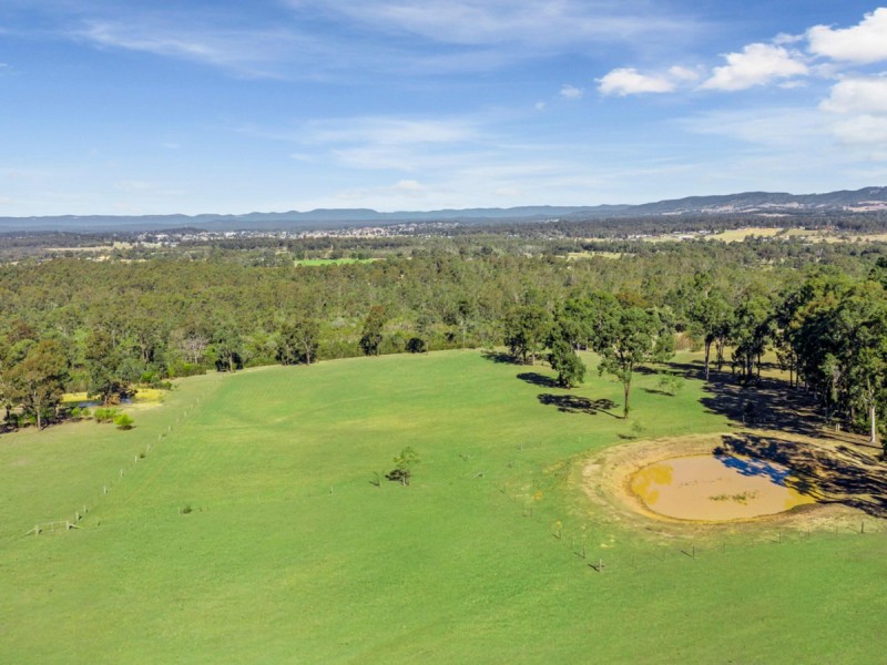 42 Londons Road, Lovedale NSW 2325