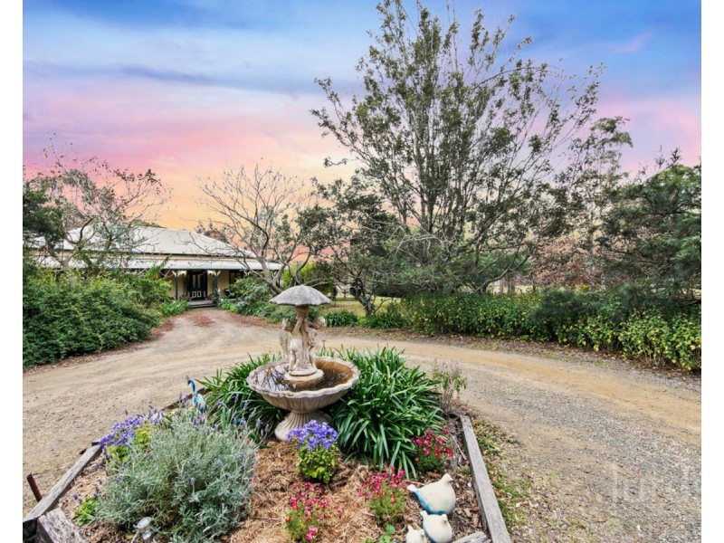 8 Sandy Creek Road, Mount Vincent NSW 2323