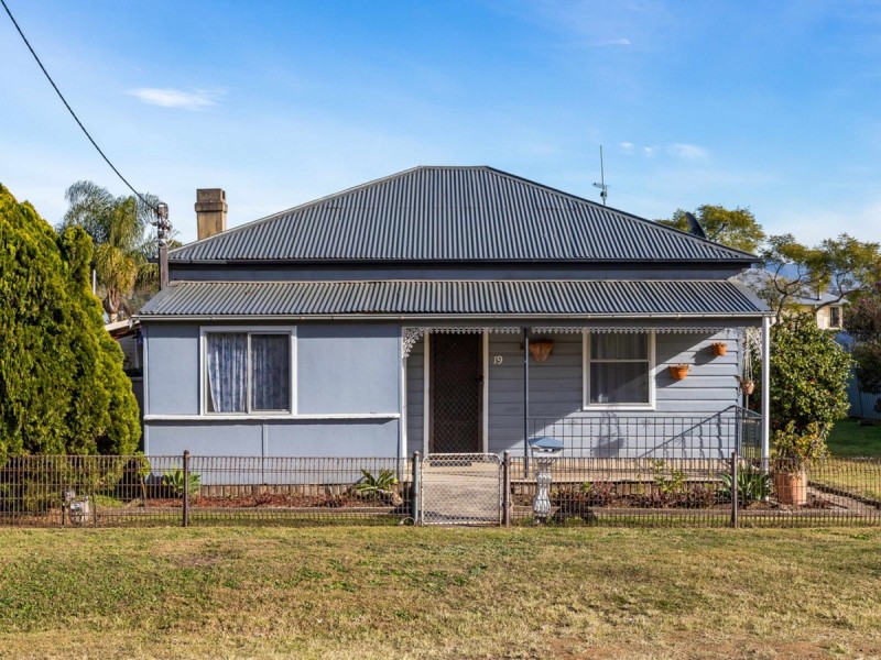 19 Gallagher Street, Cessnock NSW 2325