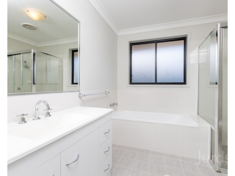 4 Shortland Drive, Rutherford NSW 2320