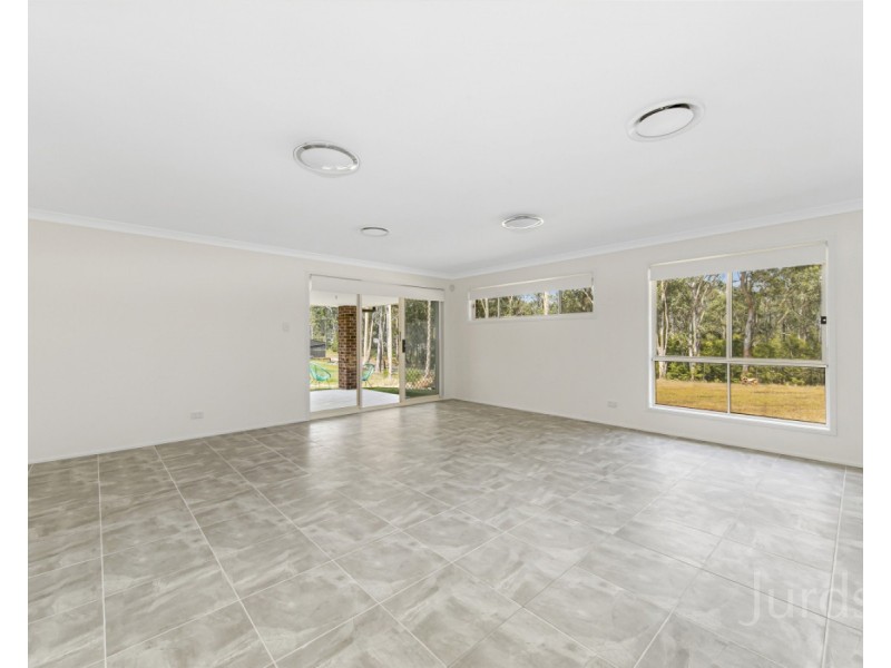 4 Stirling Street, Abernethy NSW 2325