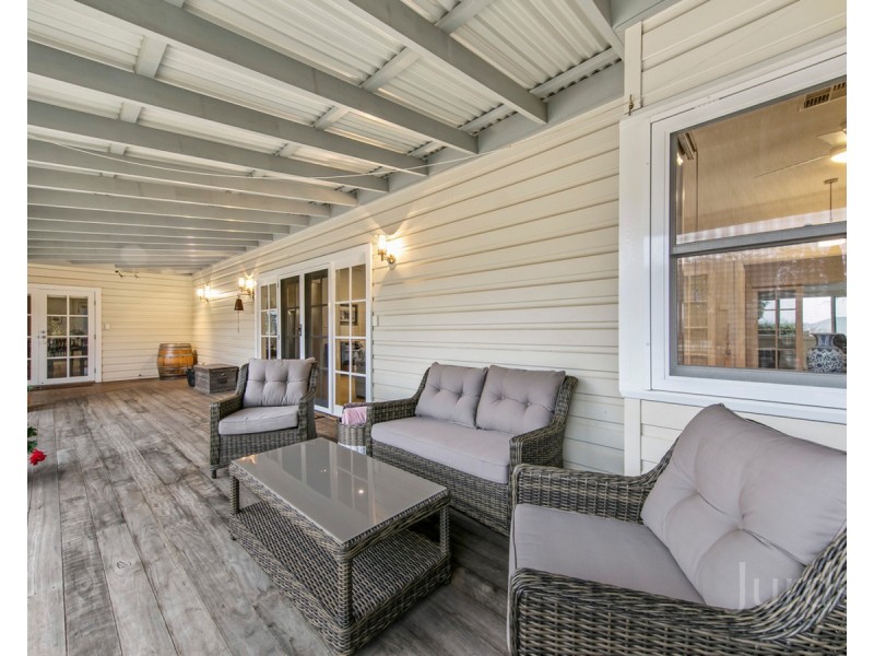 42 Londons Road, Lovedale NSW 2325