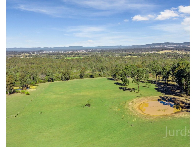 42 Londons Road, Lovedale NSW 2325