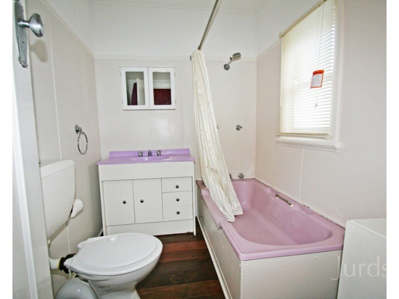 2 Fourth Street, Cessnock NSW 2325