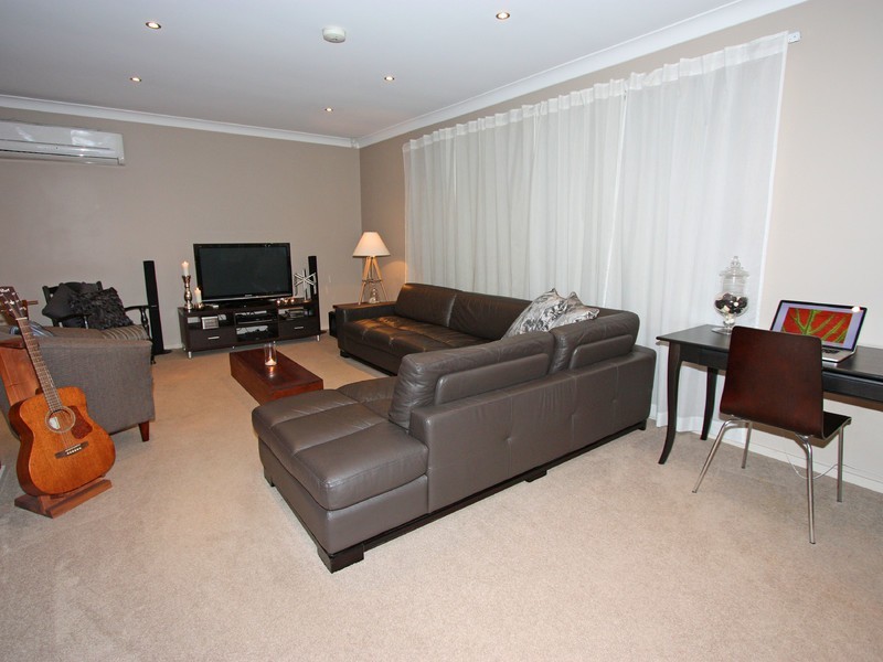 74 Maitland Street, Abermain NSW 2326