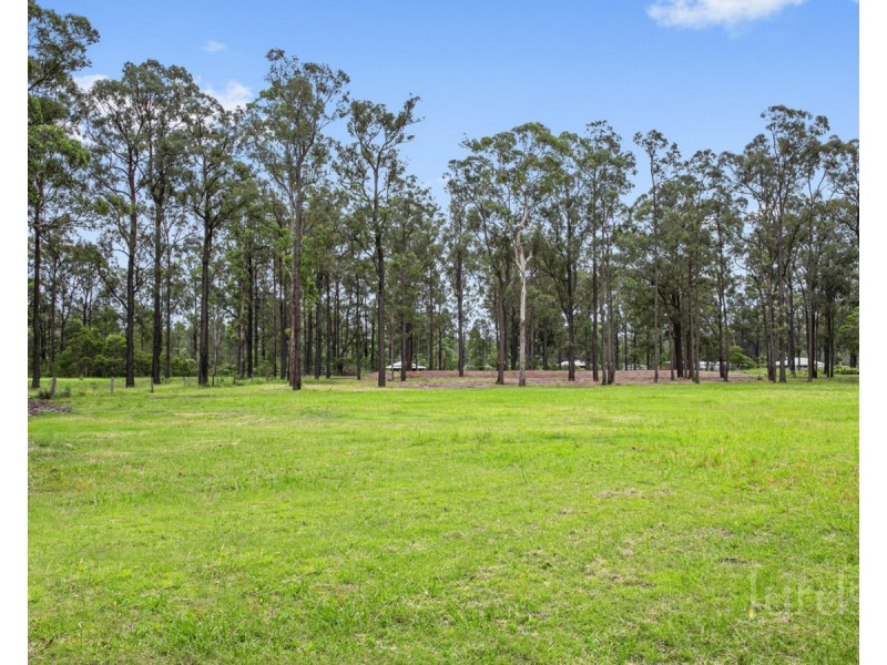 13 Green Lane, Lovedale NSW 2325