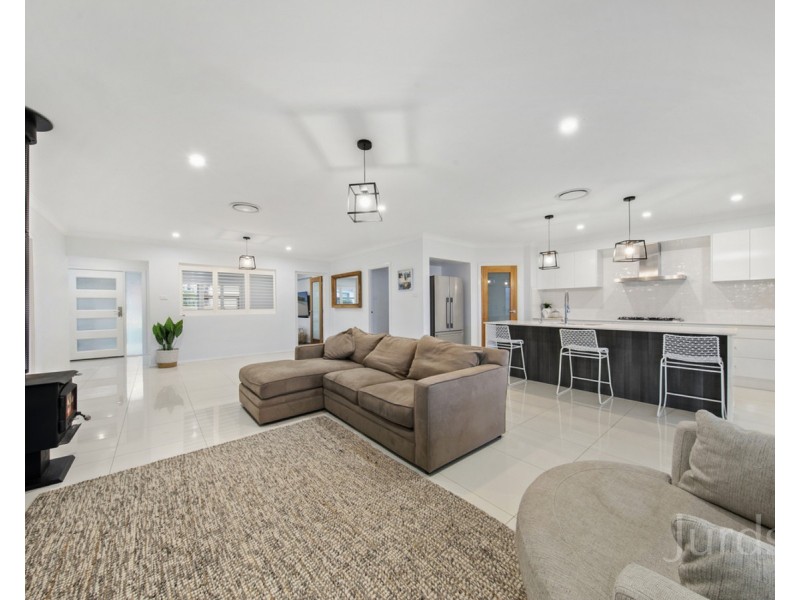 14 Dunnett Avenue (Huntlee), North Rothbury NSW 2335