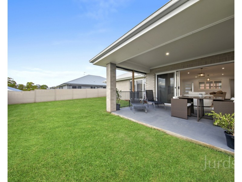 14 Dunnett Avenue (Huntlee), North Rothbury NSW 2335
