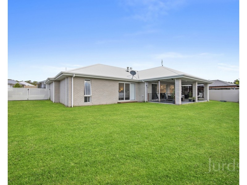 14 Dunnett Avenue (Huntlee), North Rothbury NSW 2335