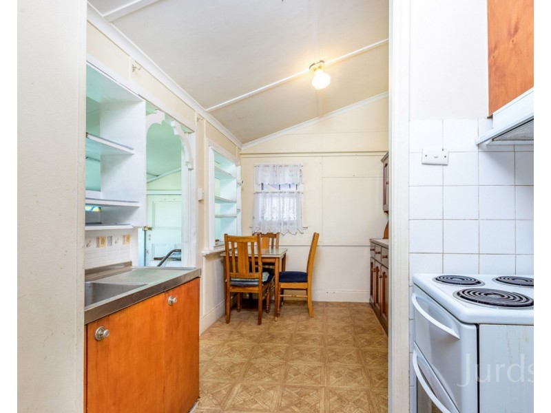 14 Barrett Avenue, Cessnock NSW 2325