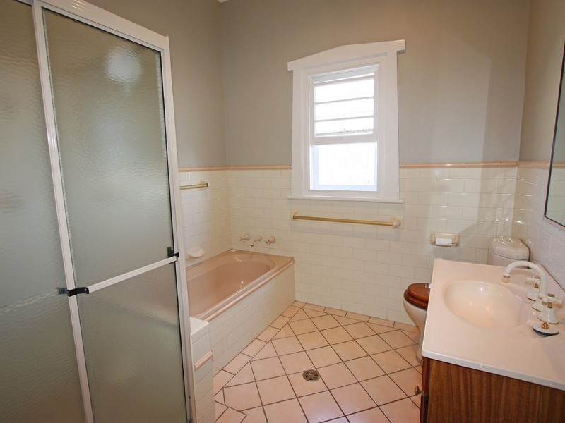 11 Hall Street, Cessnock NSW 2325