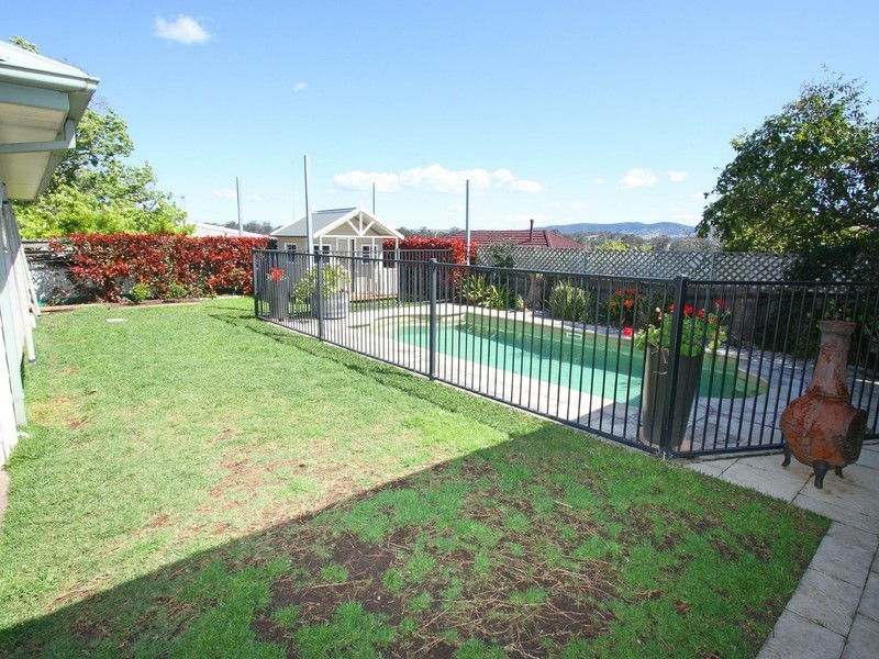 11 Hall Street, Cessnock NSW 2325