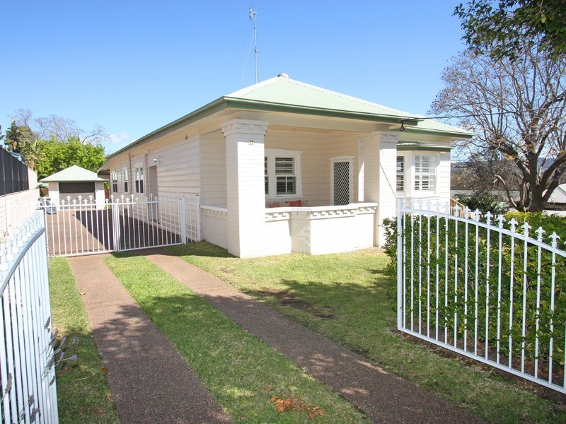 11 Hall Street, Cessnock NSW 2325