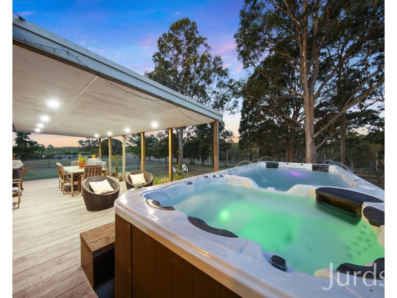 3 The Ballabourneen, Lovedale NSW 2325