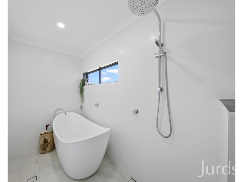 3 The Ballabourneen, Lovedale NSW 2325