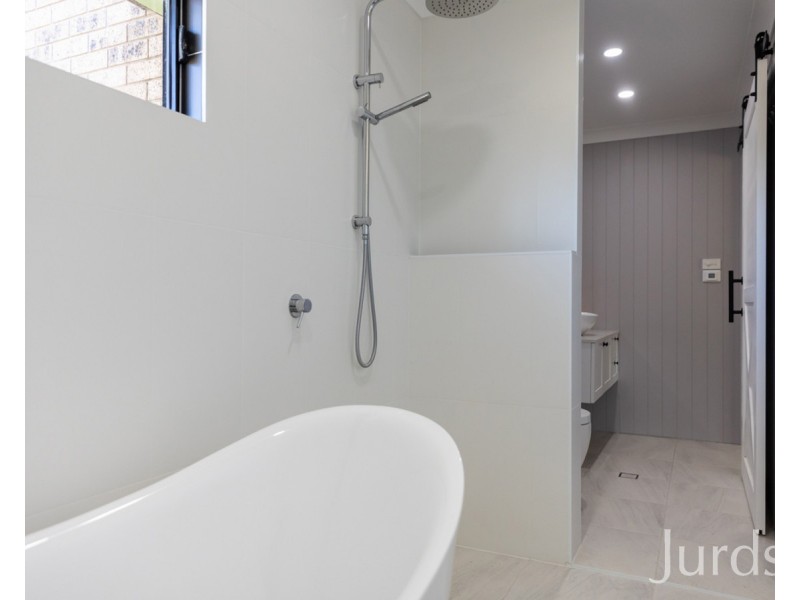 3 The Ballabourneen, Lovedale NSW 2325