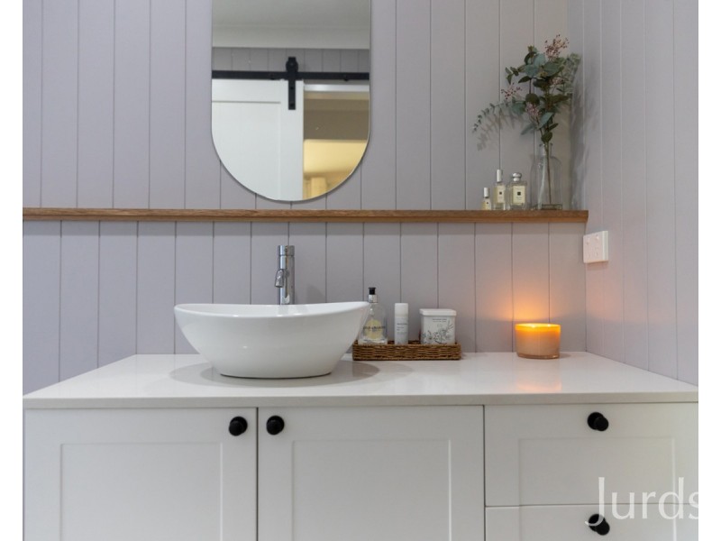 3 The Ballabourneen, Lovedale NSW 2325