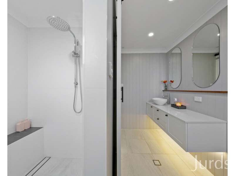 3 The Ballabourneen, Lovedale NSW 2325