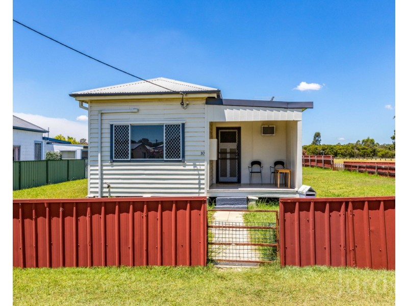 10 Fourth Street, Cessnock NSW 2325