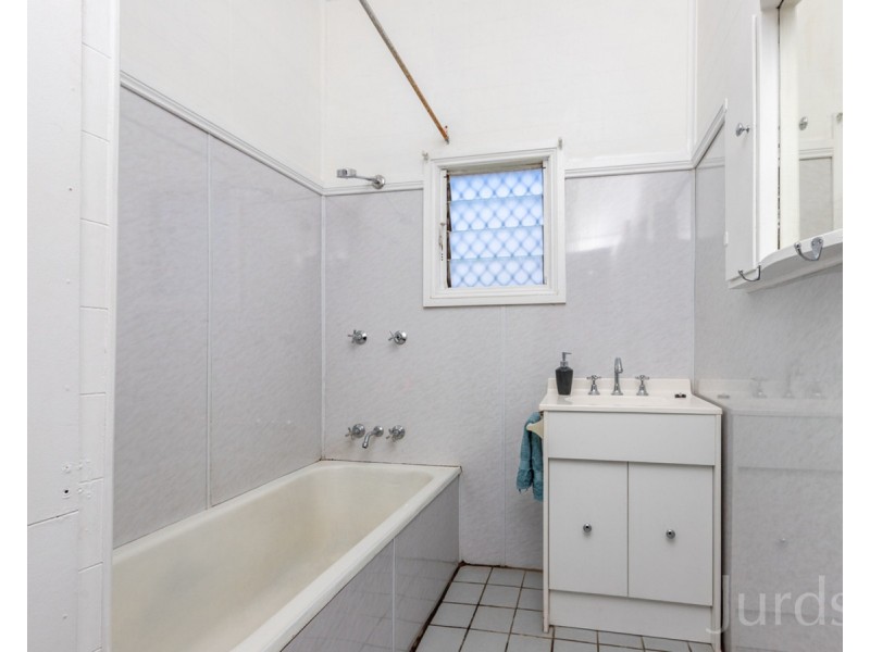 10 Fourth Street, Cessnock NSW 2325