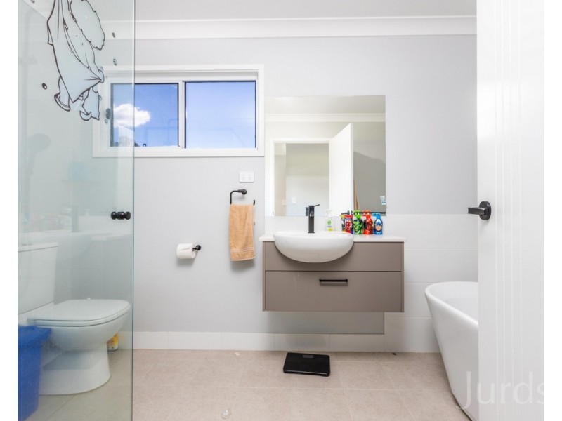 1/9 Portrush Avenue, Cessnock NSW 2325